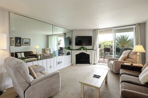 Smart-TV, Kamin, Tischtennisplatte