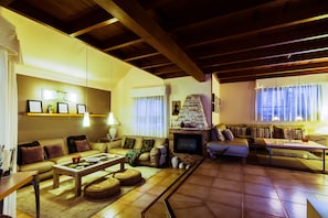 Smart TV, fireplace, video games, DVD player - Escelente Villa Familiar con Piscina Privada en el Centro de Corralejo Playa (Corralejo Playa)