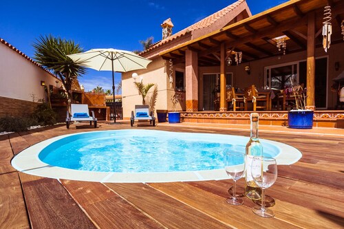 Escelente Villa Familiar con Piscina Privada en el Centro de Corralejo Playa