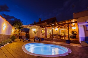 Terrace/patio - Escelente Villa Familiar con Piscina Privada en el Centro de Corralejo Playa (Corralejo Playa)