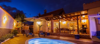 Escelente Villa Familiar con Piscina Privada en el Centro de Corralejo Playa
