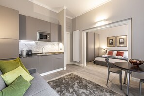 Apartment, 1 Bedroom | Private kitchen | Fridge, microwave, oven, stovetop - Duomo Terrace Studio R&R (Milan)