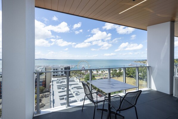 2 Bedroom Ocean View Apartment | Balcony view - Oaks R Suites Geelong (Geelong)
