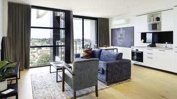 1 Bedroom Bay Park View Apartment