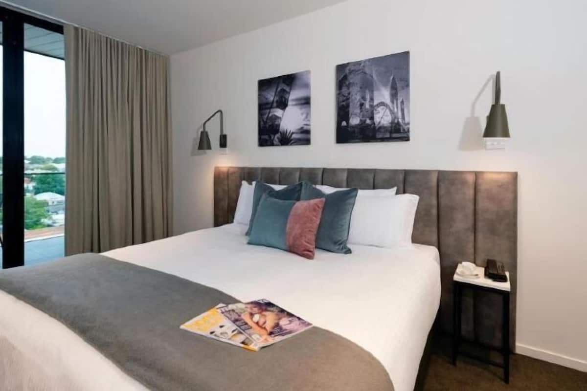 Premium bedding, pillow-top beds, in-room safe, laptop workspace