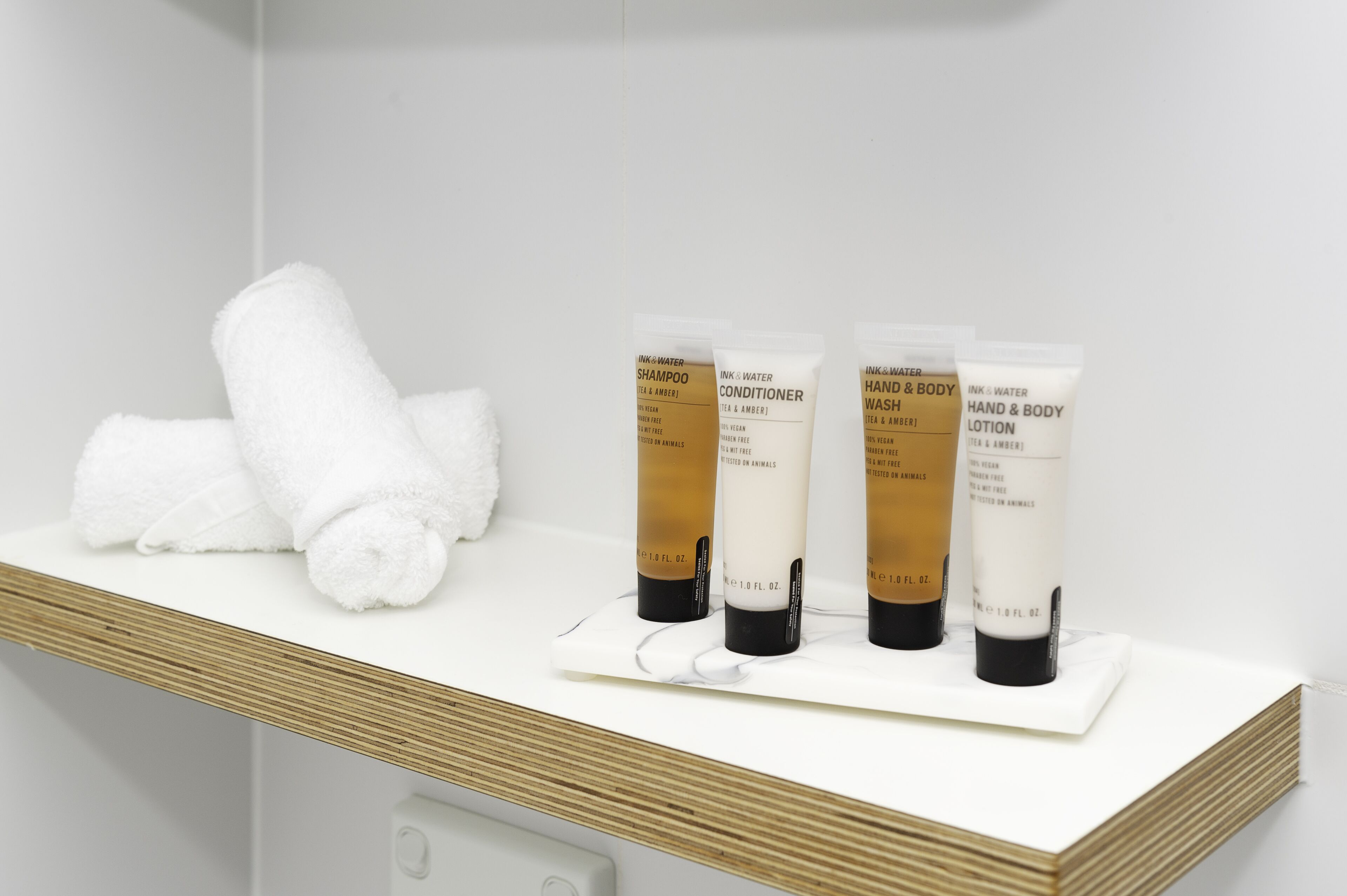 shower, rainfall showerhead, free toiletries, hair dryer