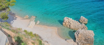 Villa Sun Palace is a luxury 5 bedroom villa with amazing sea views