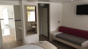 舒適雙人或雙床房 | 羽絨被、Select Comfort 床墊、客房內保險箱、書桌