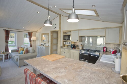 6 Berth Luxury Lodge in Christchurch, Dorset