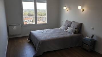 1 bedroom, iron/ironing board, travel cot, free WiFi