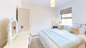 3 dormitorios, tabla de planchar con plancha, wifi y ropa de cama