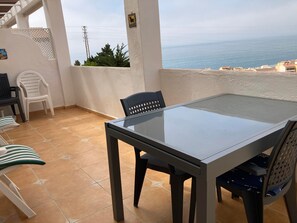 Outdoor dining - Holiday apartment in the beautiful south of Spain. 100m from the Mediterranean Sea. Fantastic views. (Caleta de Velez)