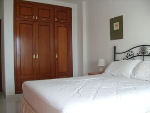 2 bedrooms, desk, iron/ironing board, free WiFi - Holiday apartment in the beautiful south of Spain. 100m from the Mediterranean Sea. Fantastic views. (Caleta de Velez)