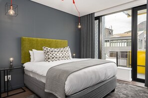 Deluxe-huoneisto | 2 makuuhuonetta, tallelokero huoneessa, työpöytä