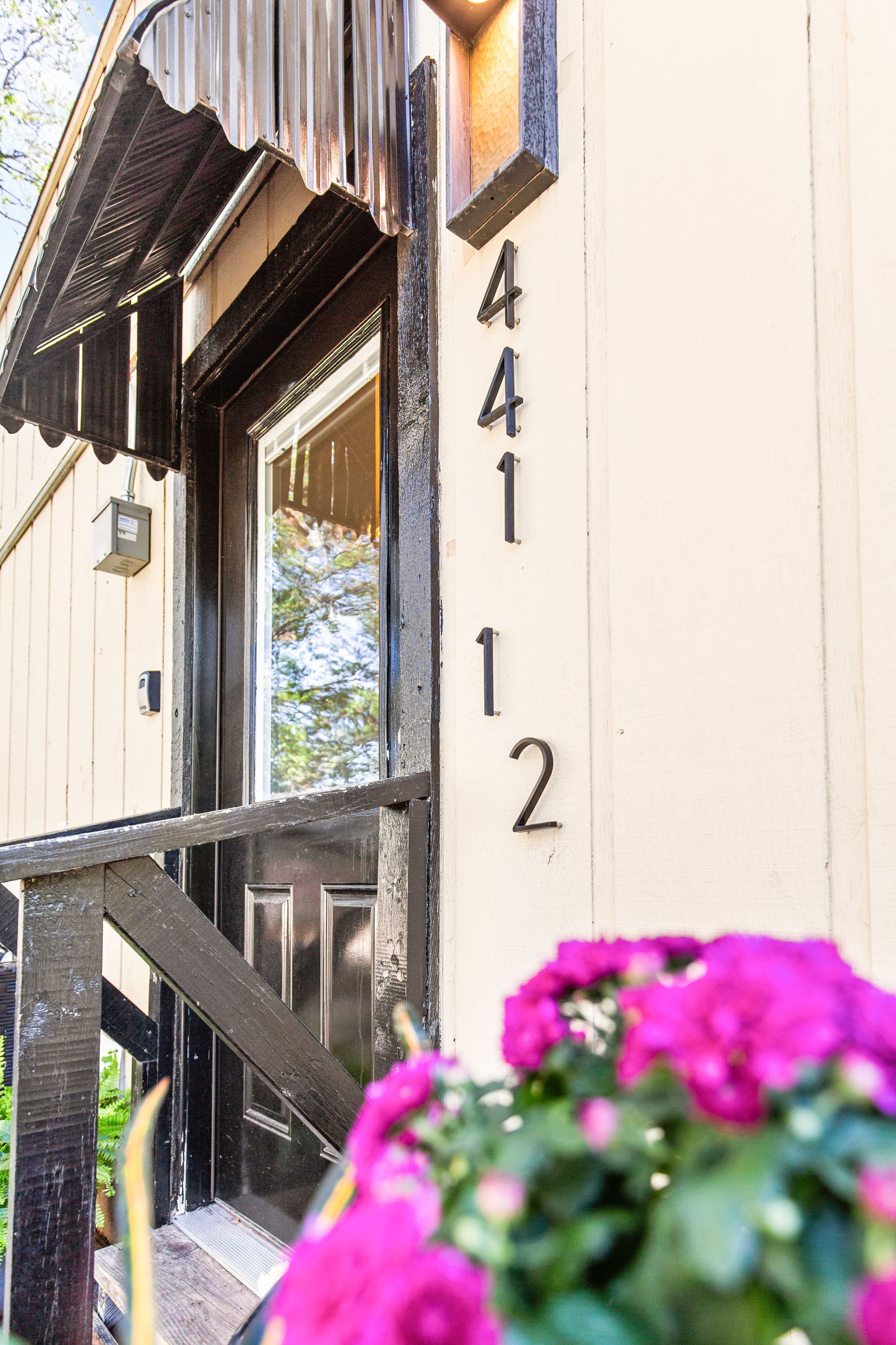 Sayles Courtyard Bungalow - short or longterm stays