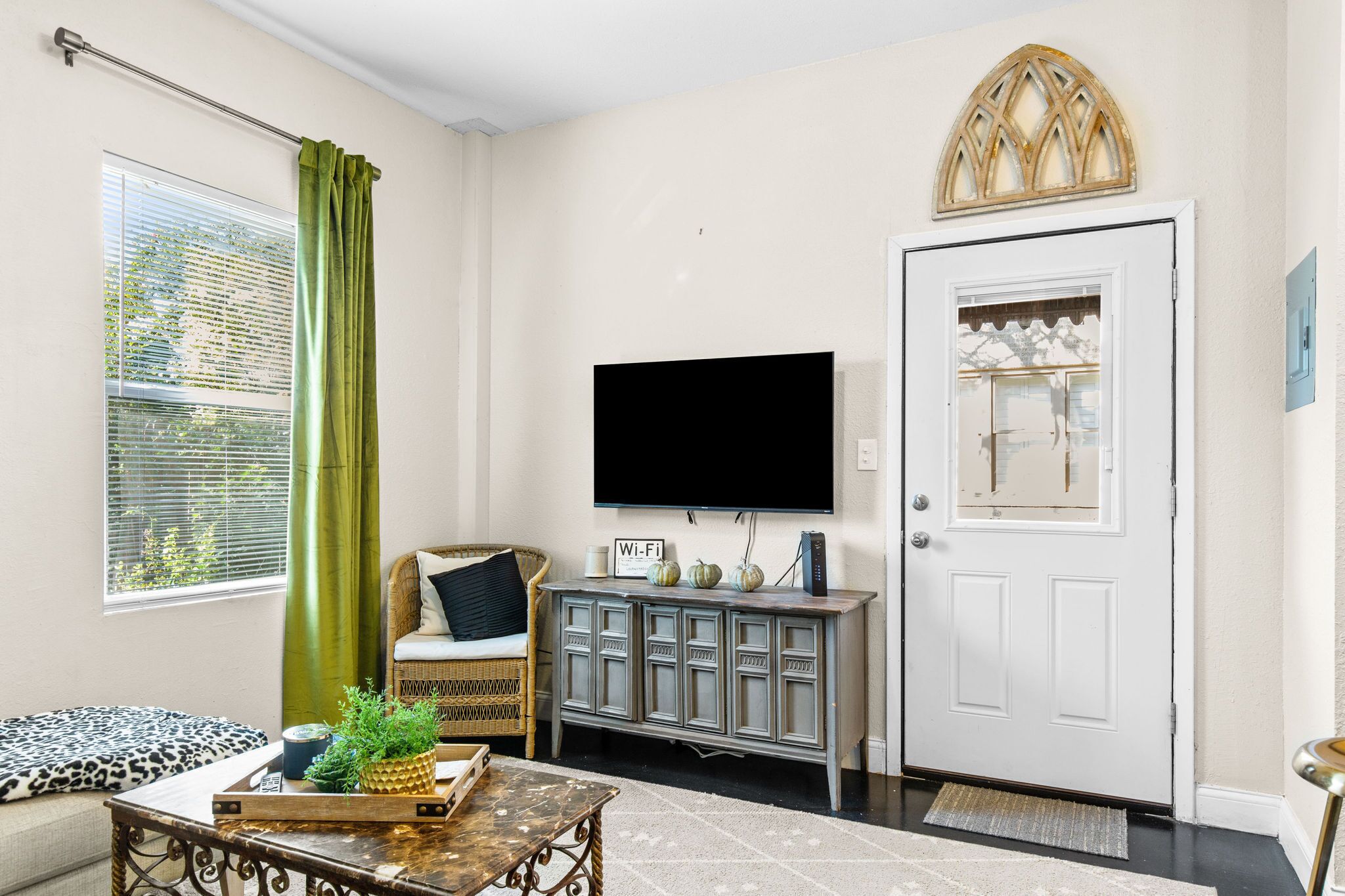 Sayles Courtyard Bungalow - short or longterm stays