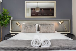 Grand Apartment | 1 bedroom, in-room safe, individually decorated, individually furnished - Icon 407 (Cape Town)