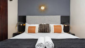 Premier Apartment | 1 bedroom, in-room safe, desk, laptop workspace