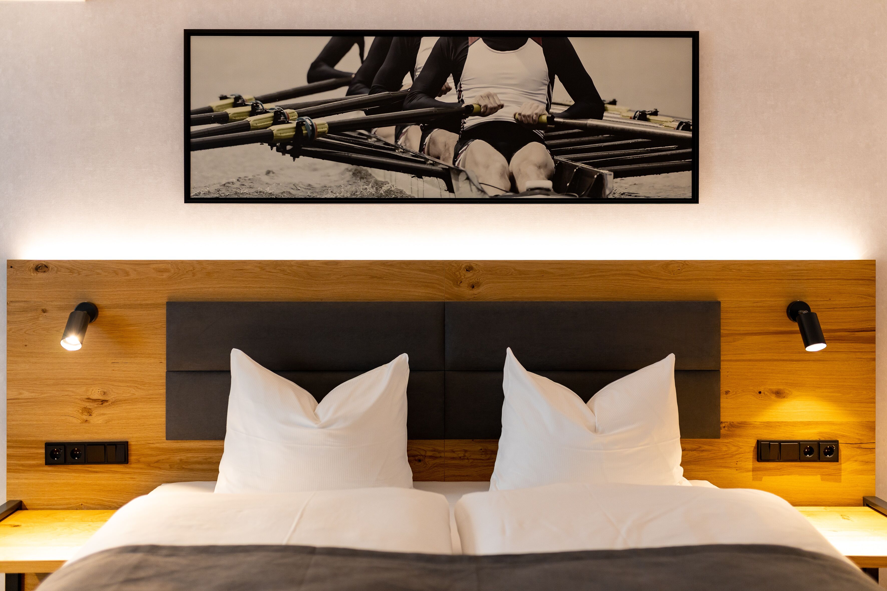 1 bedroom, premium bedding, desk, laptop workspace