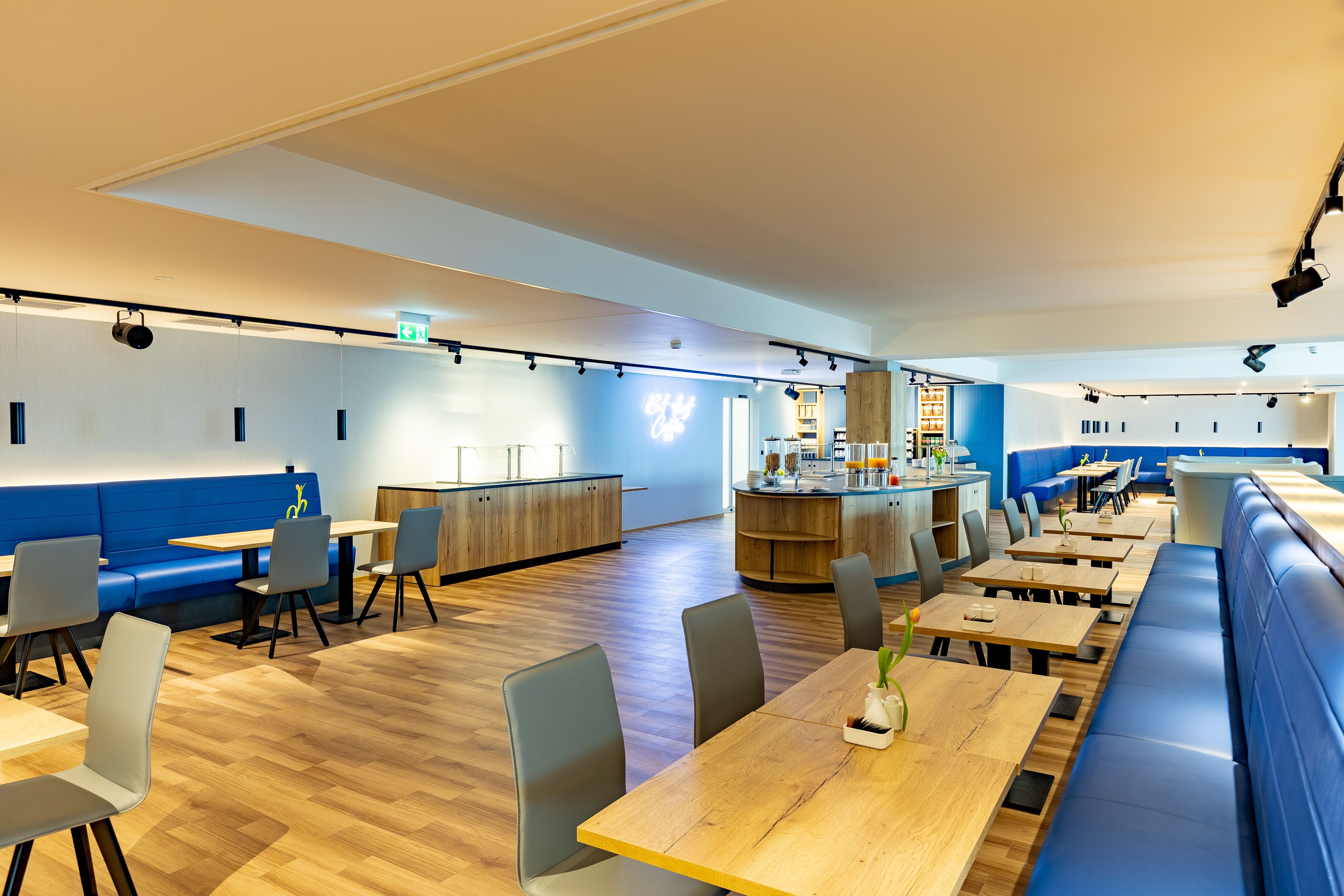 Petit déjeuner buffet (22.50 EUR par personne)