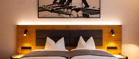 Superior King Room | Ropa de cama de alta calidad y escritorio