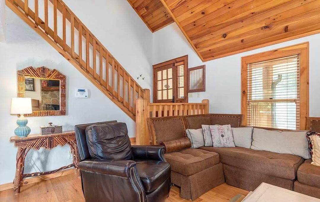 Highlands In Town with Spectacular View! Key viewing dates available!