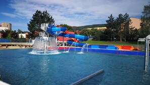 Piscine extérieure (ouverte en saison)