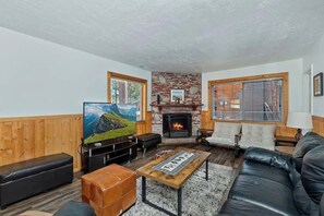 Télévision, cheminée