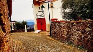 المنطقة المحيطة بالمنشأة
