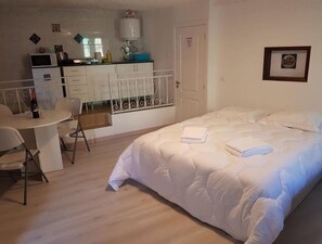 1 bedroom, free WiFi, bed sheets - Casa Bento Teixeira (Belmonte)