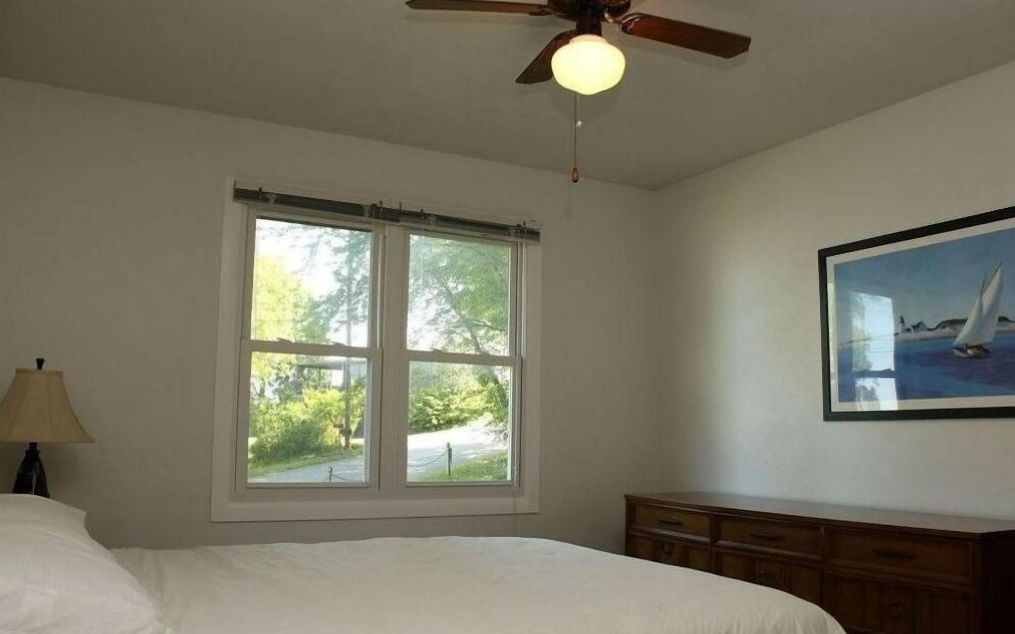 North East Lake House- 2 Apartments- sleeps 12