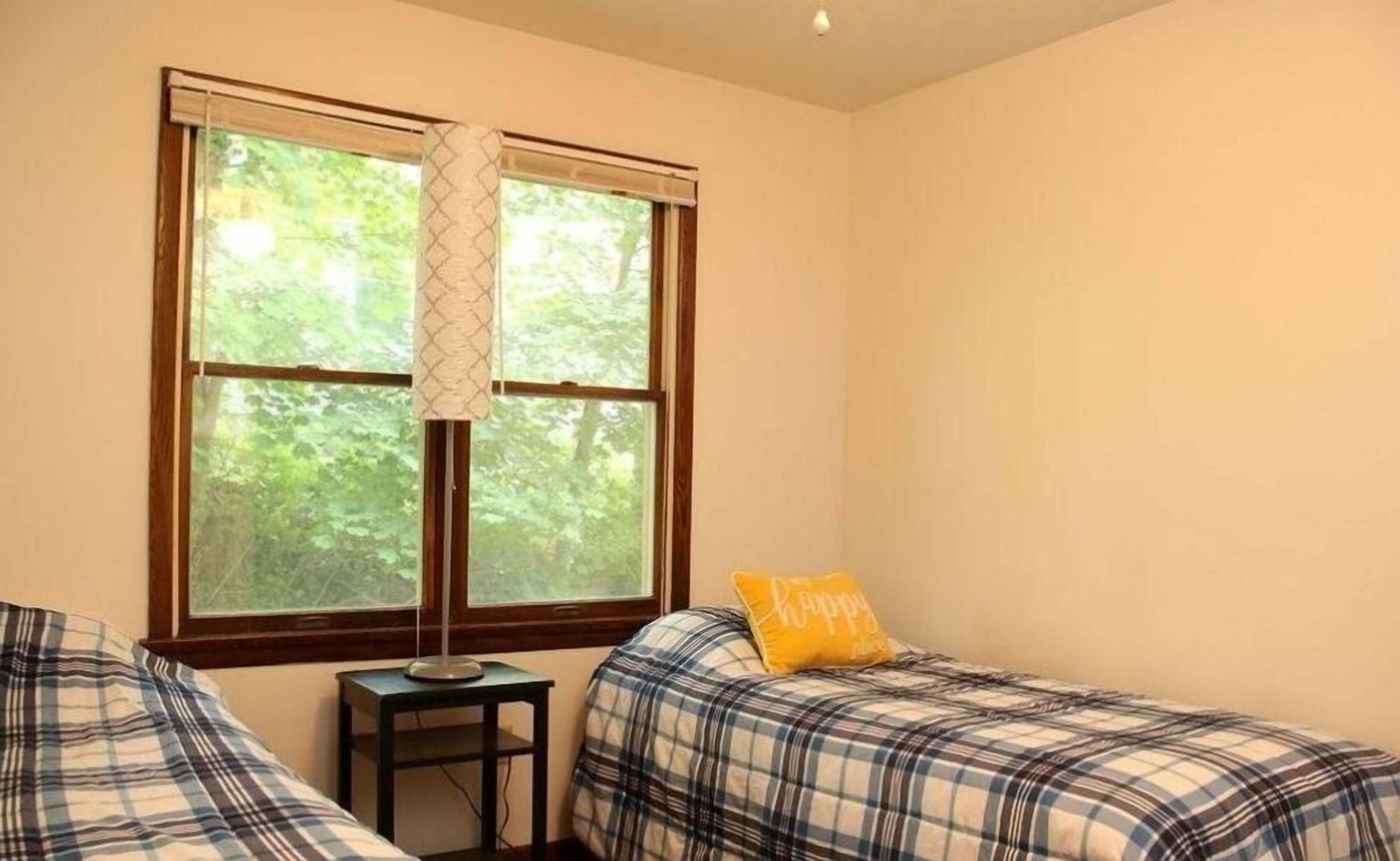 North East Lake House- 2 Apartments- sleeps 12