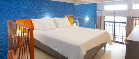 1 chambre, bureau, fer et planche Ă repasser, lit parapluie