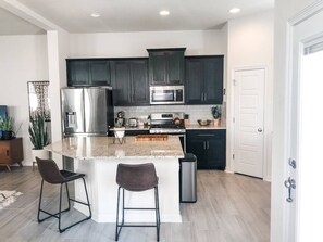 Private kitchen - New Mid-Century Modern Family Home Close to Austin (Pflugerville)