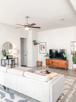 Living area - New Mid-Century Modern Family Home Close to Austin (Pflugerville)