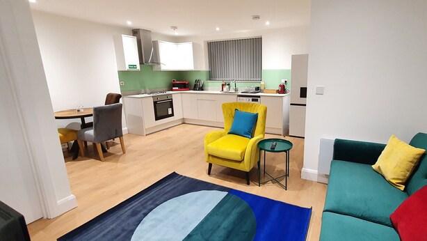 A modern apartment with a kitchen, dining area, and living room. - Garland Stylish Apartment 2 In Greater London (Upper Belvedere, Kent)