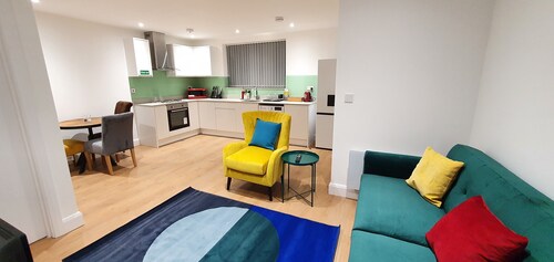 Garland Stylish Apartment 2 In Greater London