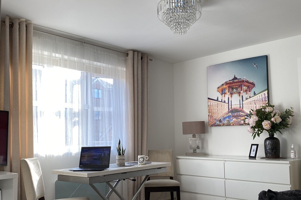 Entire Flat/Easy access across LONDON/FREE 24/7 parking