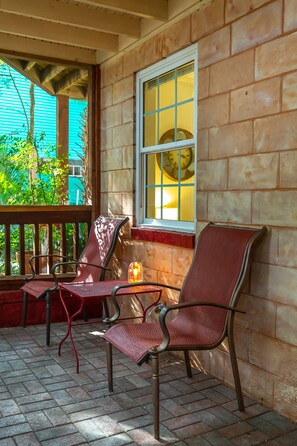 Terrace/patio - ShadyShack Duplex Ground Floor 1 Block @ Beach on Tidal Creek 3BR 1 Ba sleep 6 (Folly Beach)