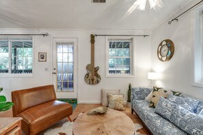 TV - ShadyShack Duplex Ground Floor 1 Block @ Beach on Tidal Creek 3BR 1 Ba sleep 6 (Folly Beach)