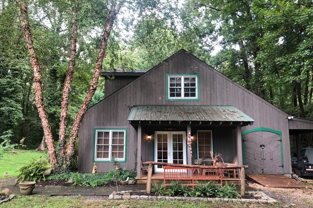 Carriage House on 49 Acres in West River. Just 17 Miles from Annapolis.