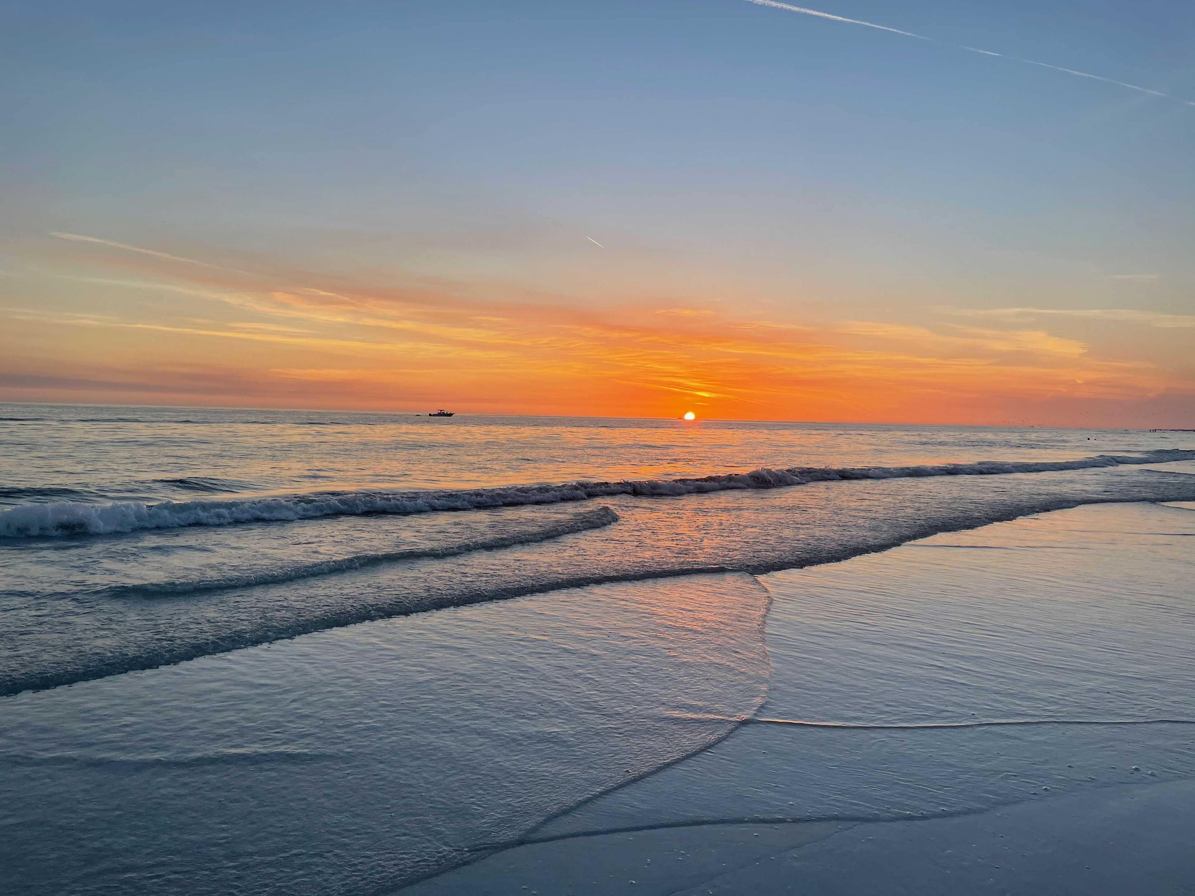 Siesta Key Beachfront, Updated 2 BR, 2 BA Condo, Sunset Views; Peppertree Bay!