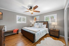 3 slaapkamers, een strijkplank/strijkijzer, reisbedje, gratis wifi