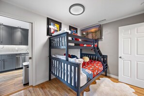 3 chambres, fer et planche à repasser, lit parapluie, Wi-Fi gratuit