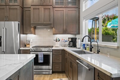 Coastal Escape | 2BR/2B | w/King En-suite + BalconyViews | Deck, FireTable + BBQ