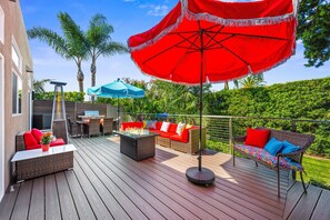Outdoor dining - 2 Beautiful Coastal Homes | Family Friendly | Yard | CLOSE TO BEACH + LEGOLAND! (Oceanside)