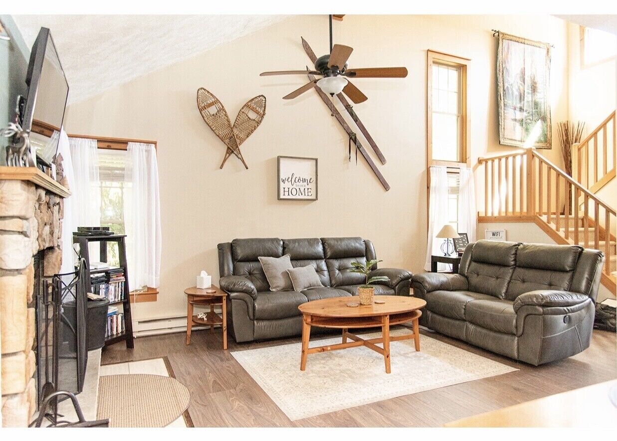 Camelback Chalet 3 Mins to Ski Lift & Indoor Outdoor Waterpark! Pet Friendly