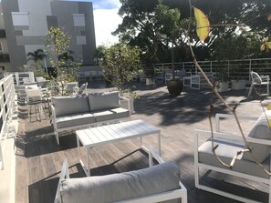 المنطقة المحيطة بالمنشأة