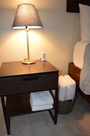 2 bedrooms, in-room safe, desk, iron/ironing board