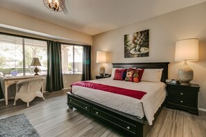 4 Schlafzimmer, Schreibtisch, Bügeleisen/Bügelbrett, Reisekinderbett